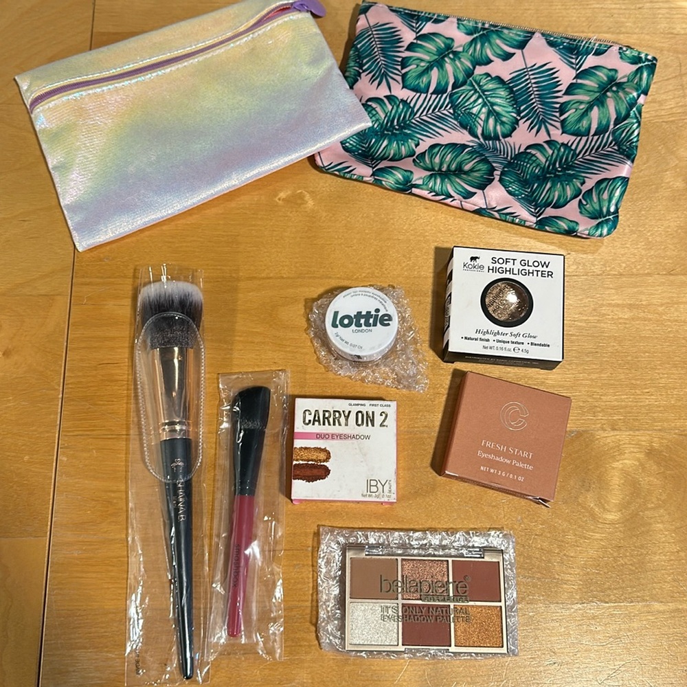 LOT of makeup samples with 2 brushes and 2 mini bags